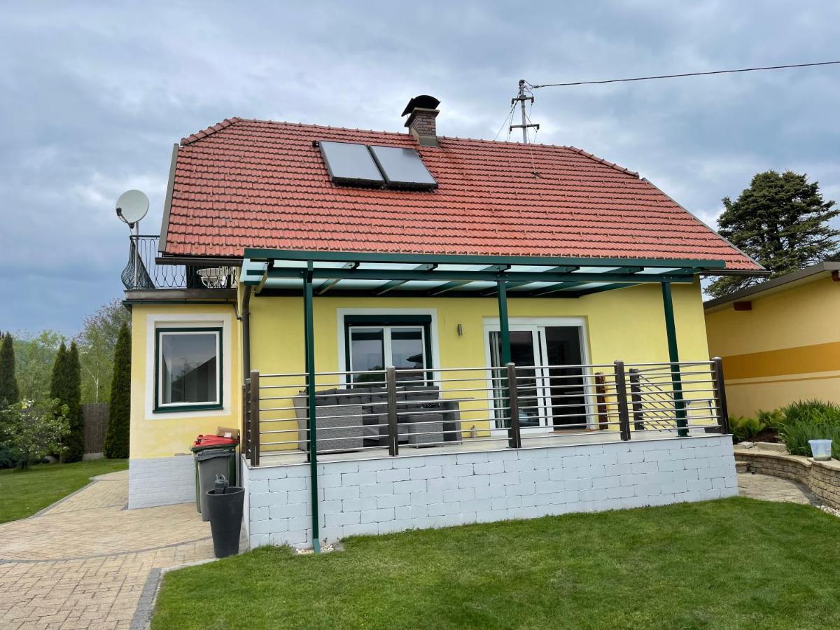 Apartment Schlossbergblick Griffen Екстериор снимка